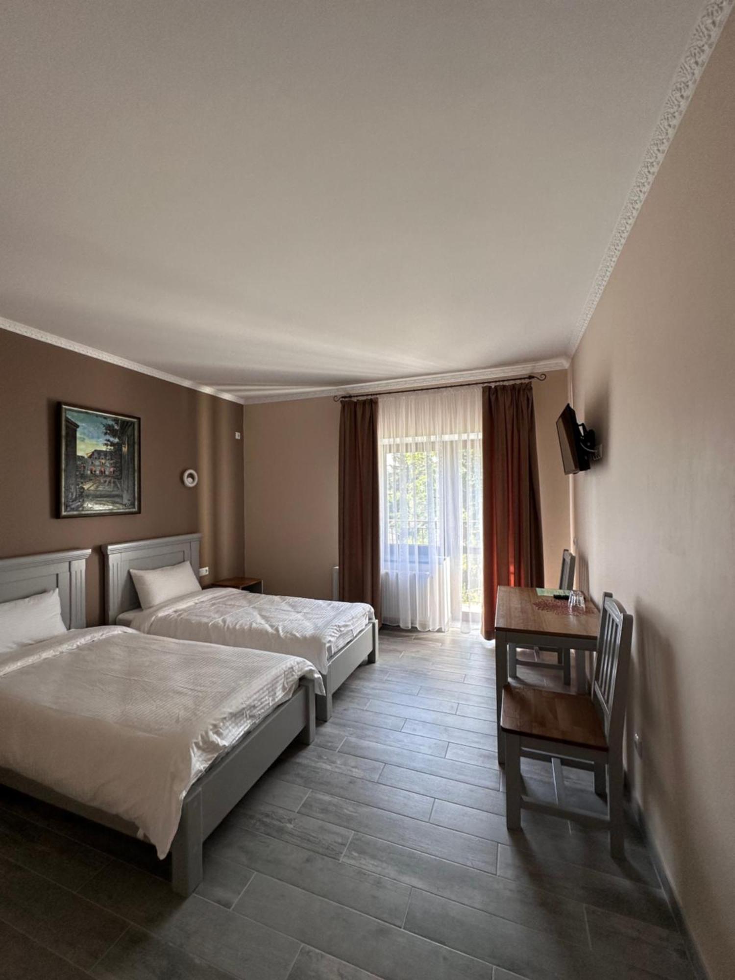 Maestro Hotel Ostroh Exterior photo